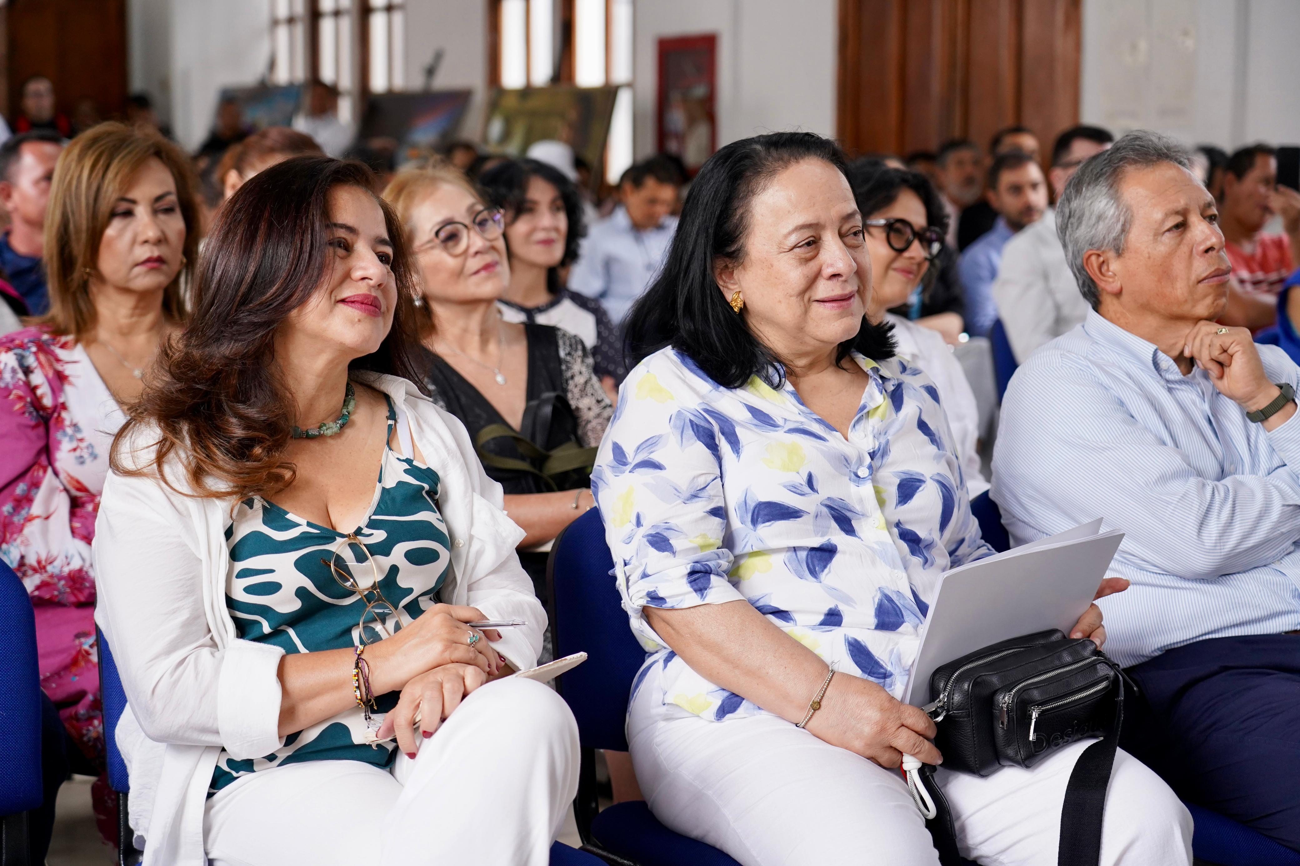 Alejandra Miller, directora de la ARN, y Gloria Quiceno, negociadora del Gobierno Nacional en los diálogos con el Estado Mayor de los Bloques y Frentes (EMBF).