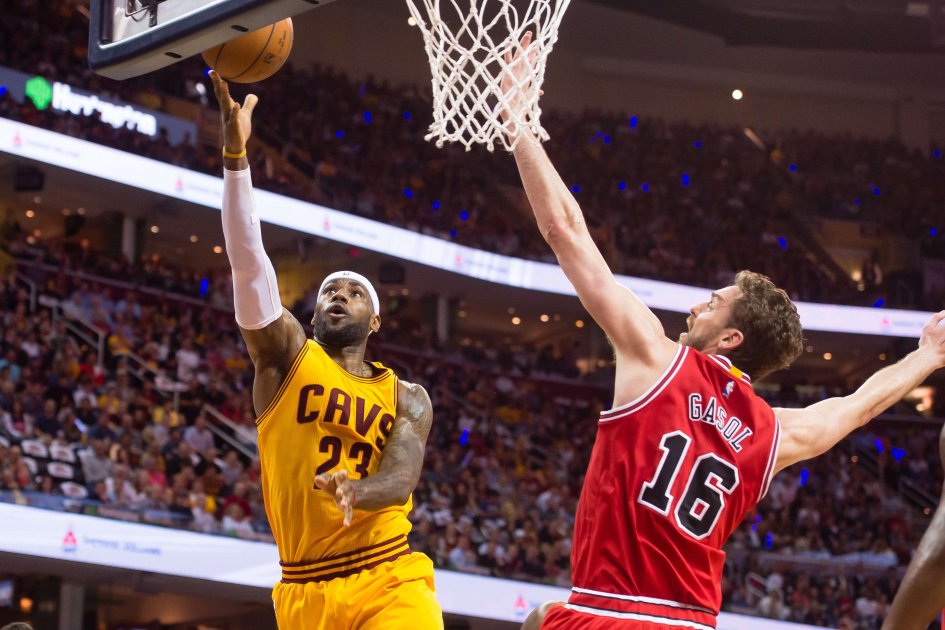 LeBron James lideró a los Cavaliers en el triunfo contra los Bulls. Foto: AFP
