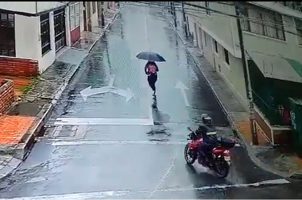Buscan a motociclista que acosó sexualmente a una mujer en Bogotá