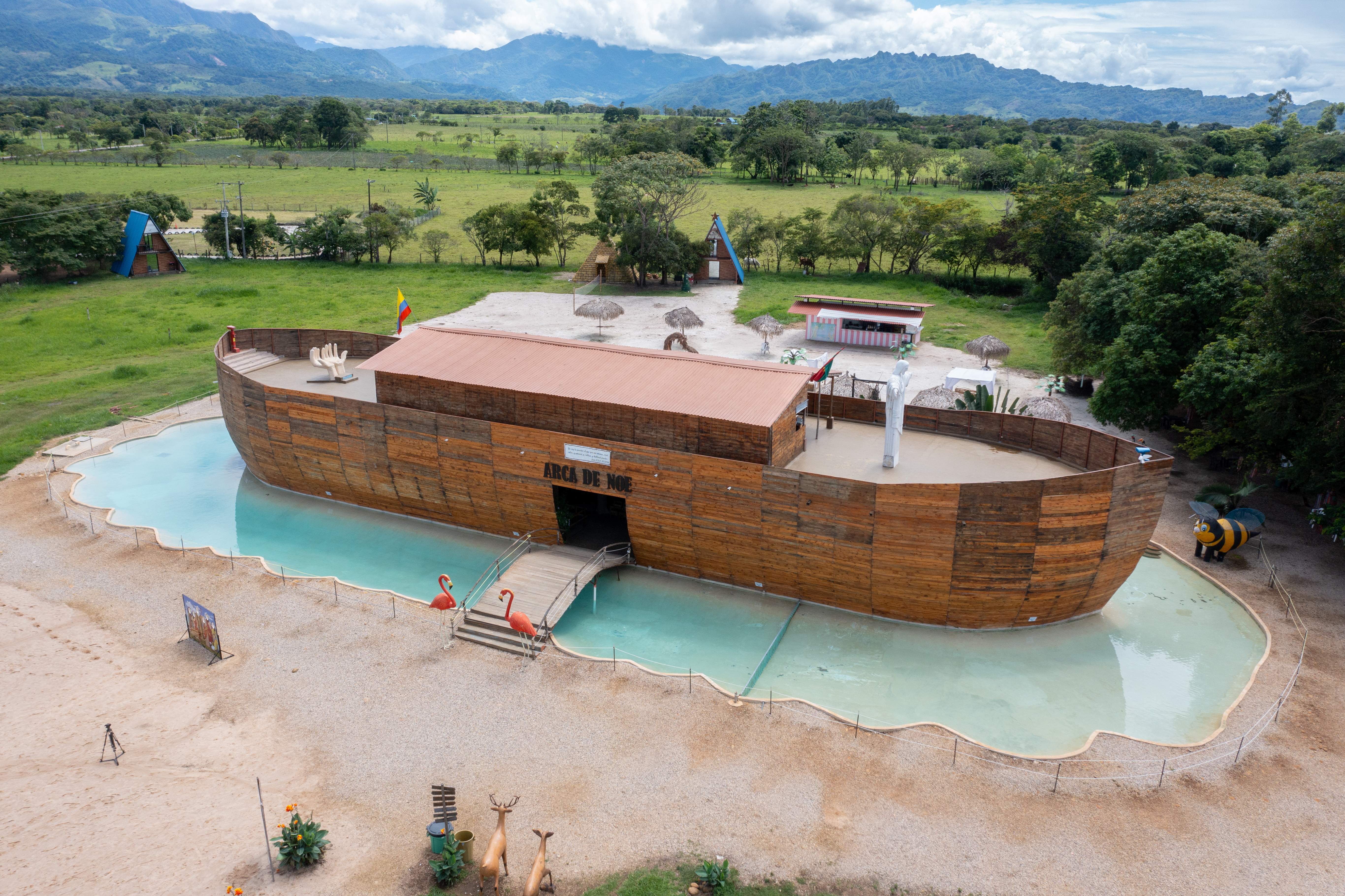 El Arca de Noé, obra central del Parque Bíblico Tierra de Dios, un símbolo de fe, creatividad colectiva y orgullo de Tauramena.