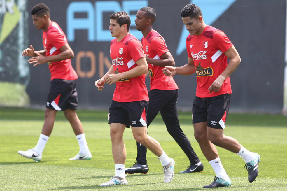A puerta cerrada, para evitar espías, Perú prepara los duelos ante Argentina y Colombia