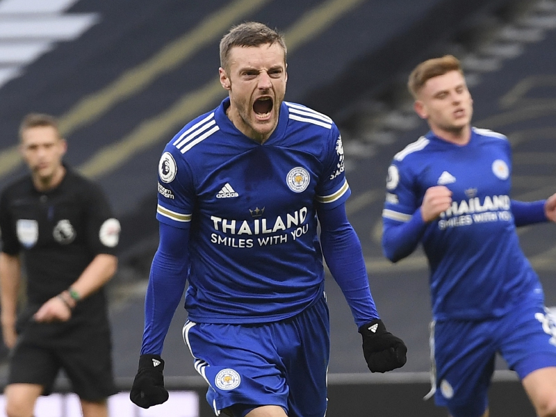 Jamie Vardy vistiendo la camiseta de Leicester en la Premier League 2020-21.