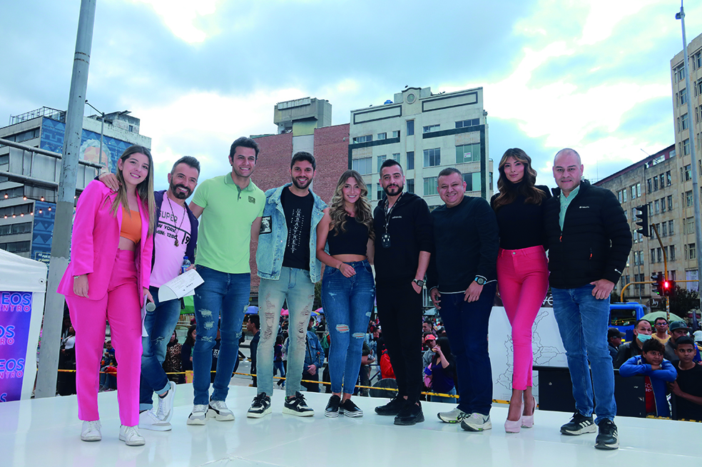 Famosos y empresarios asistieron a la gran temporatón del centro comercial Neos