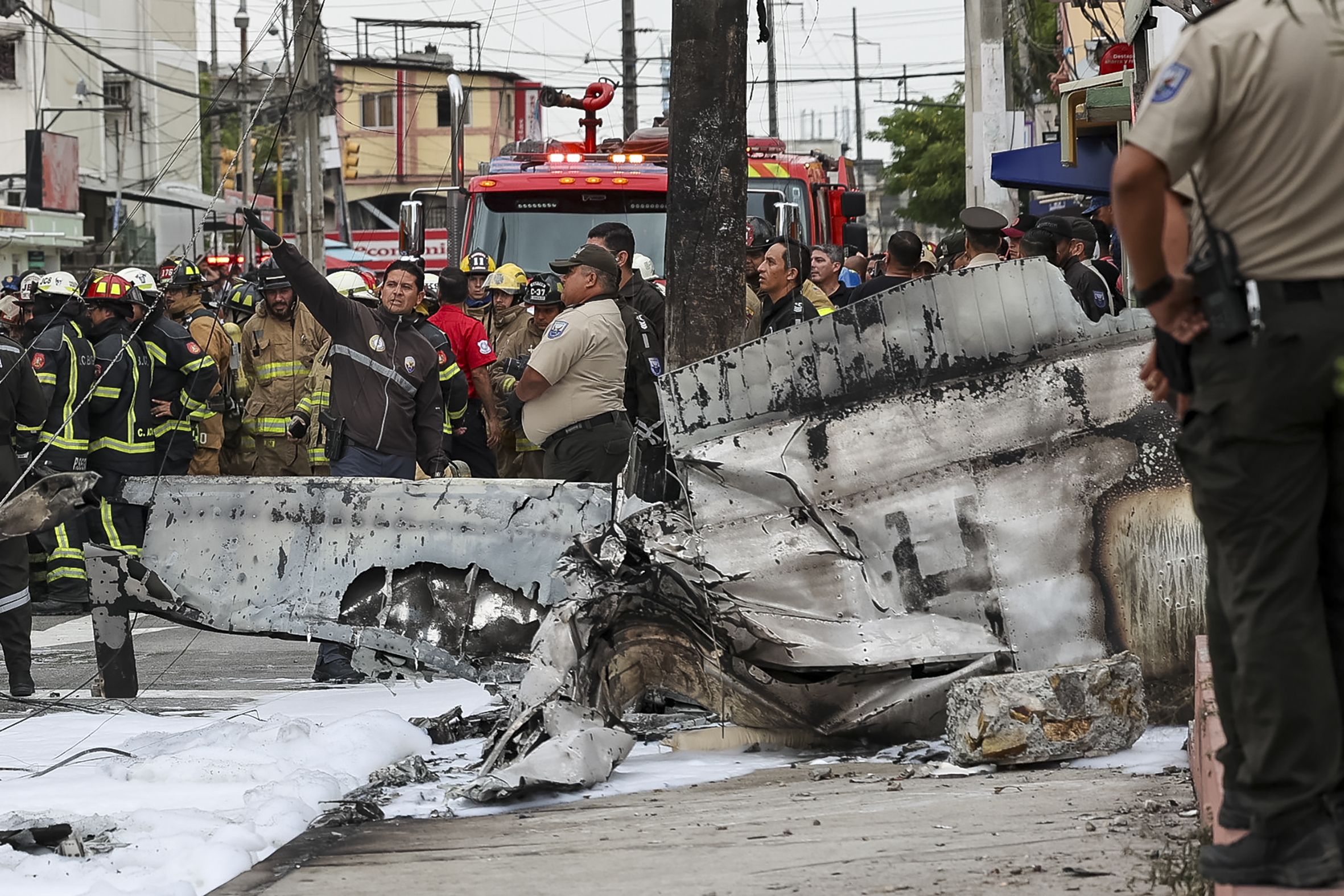El desplome de una avioneta deja dos muertos y un herido en Guayaquil