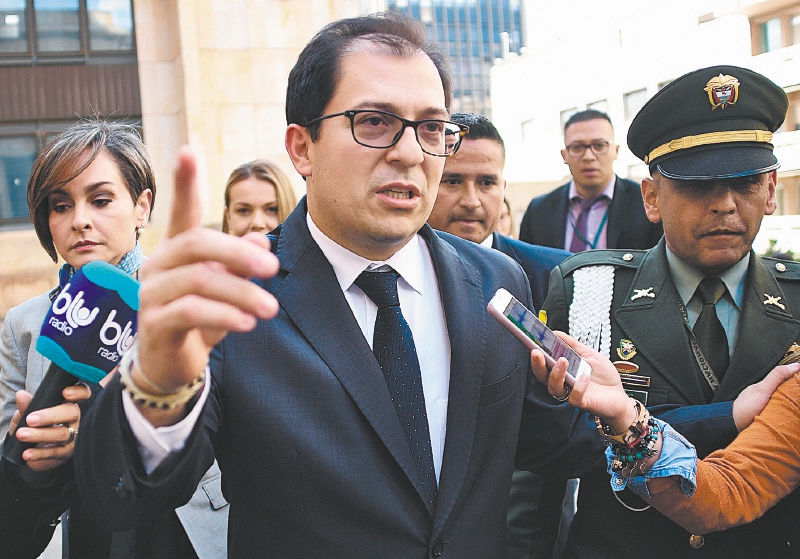 Fiscal Francisco Barbosa también es denunciado por presunta participación política