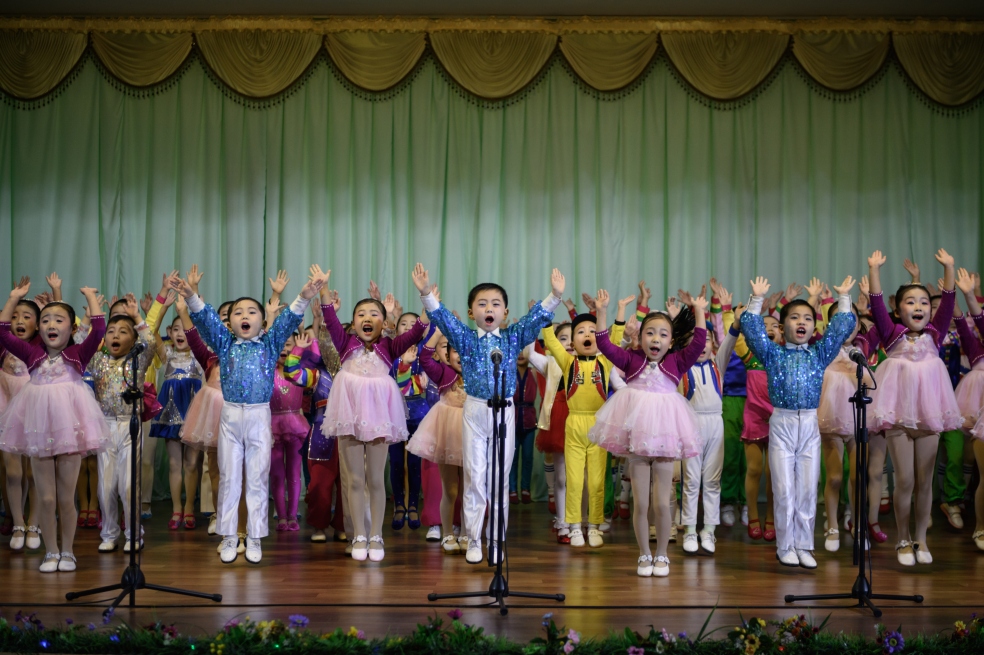 El canto de lealtad a Kim Jong-un por parte de los niños de Corea del Norte