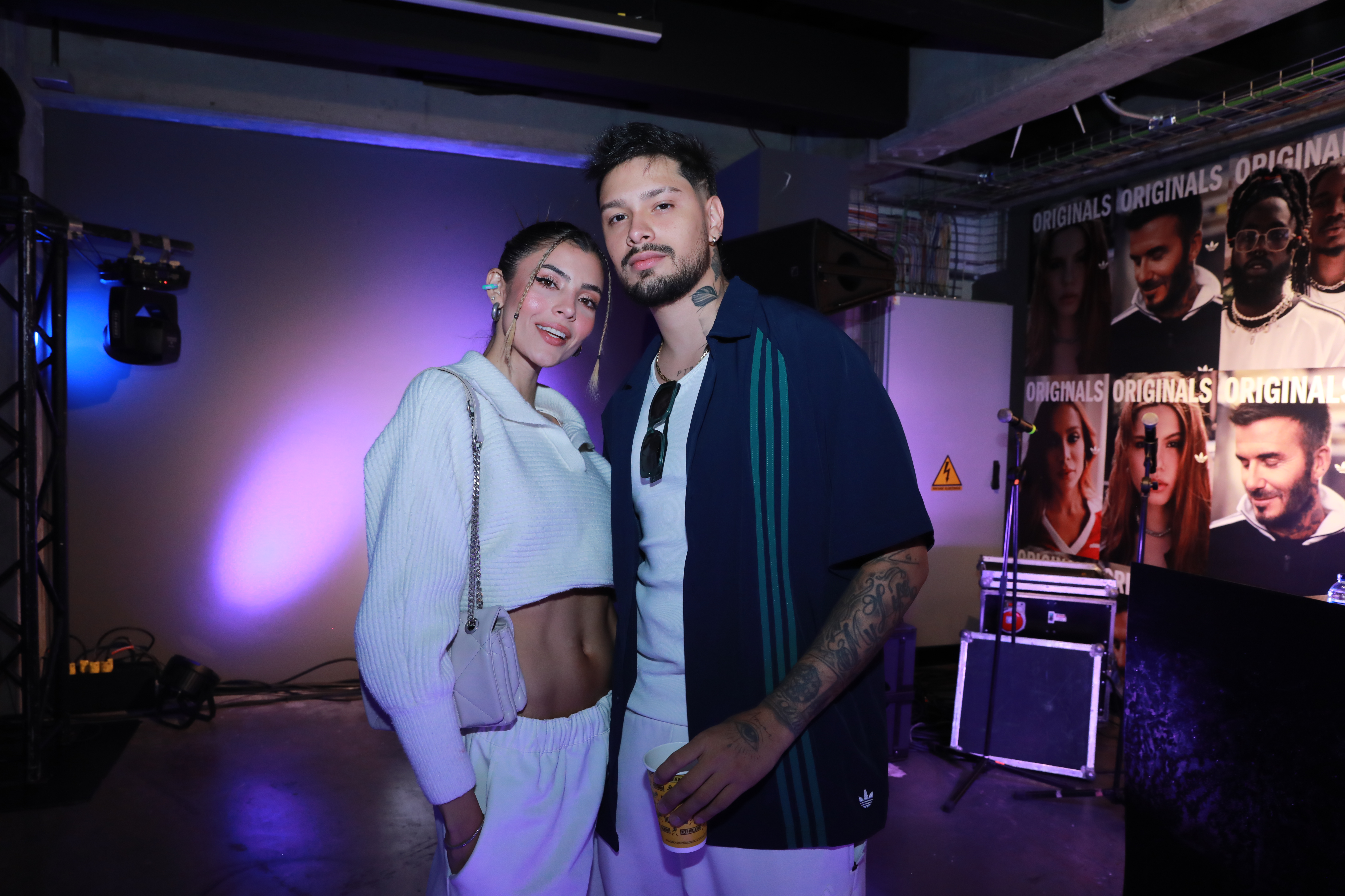 Famosos influencers disfrutaron de una exhibición de moda llena de historia