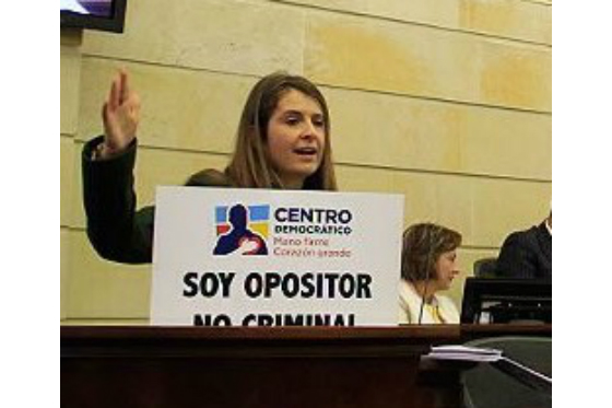 Gobierno será una «dictadura» con reforma constitucional para la paz: Uribismo