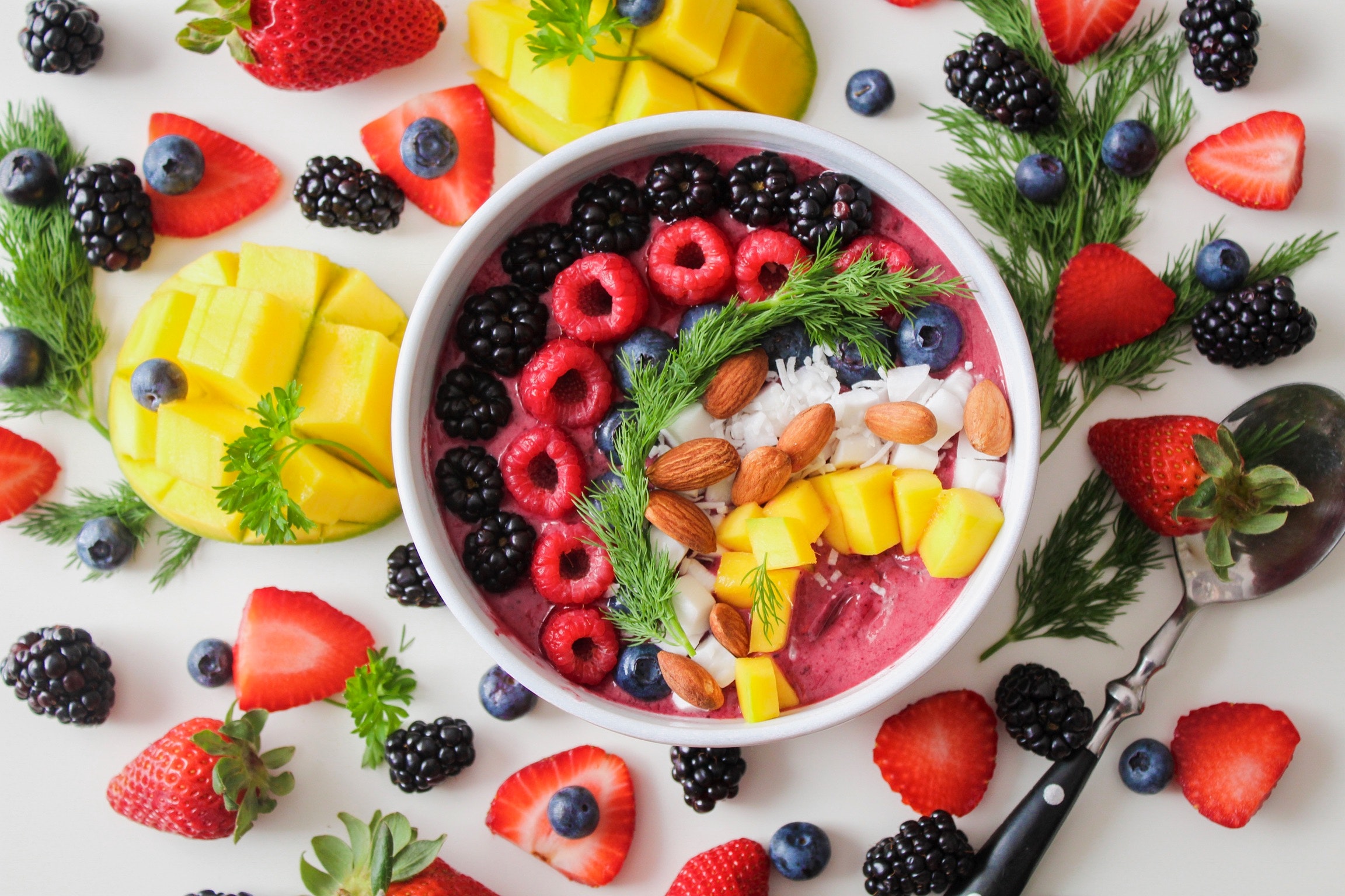 Limón, coco y durazno: las frutas ideales para desintoxicar el cuerpo