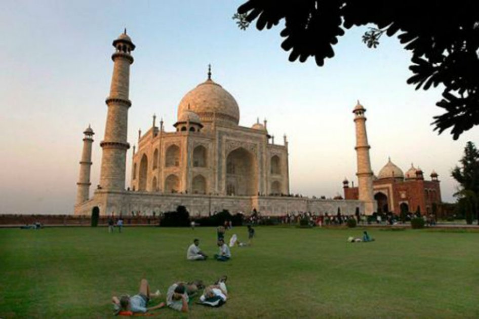 Pareja de jóvenes intenta suicidarse en el Taj Mahal ante imposibilidad de casarse