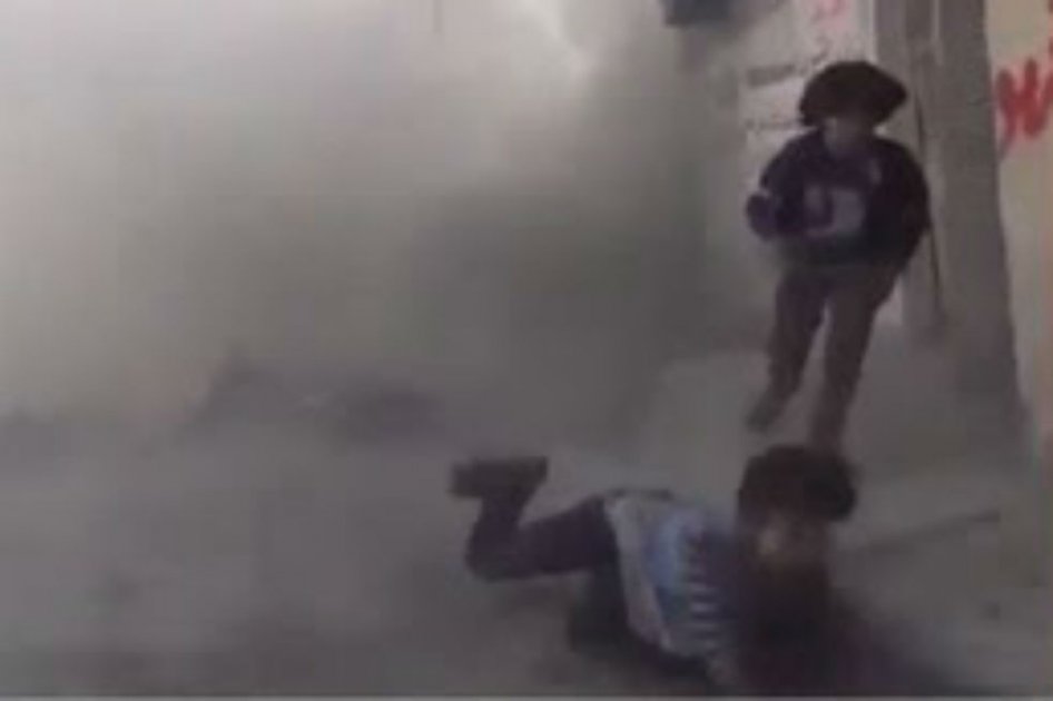 Niños en Siria por poco mueren durante una entrevista
