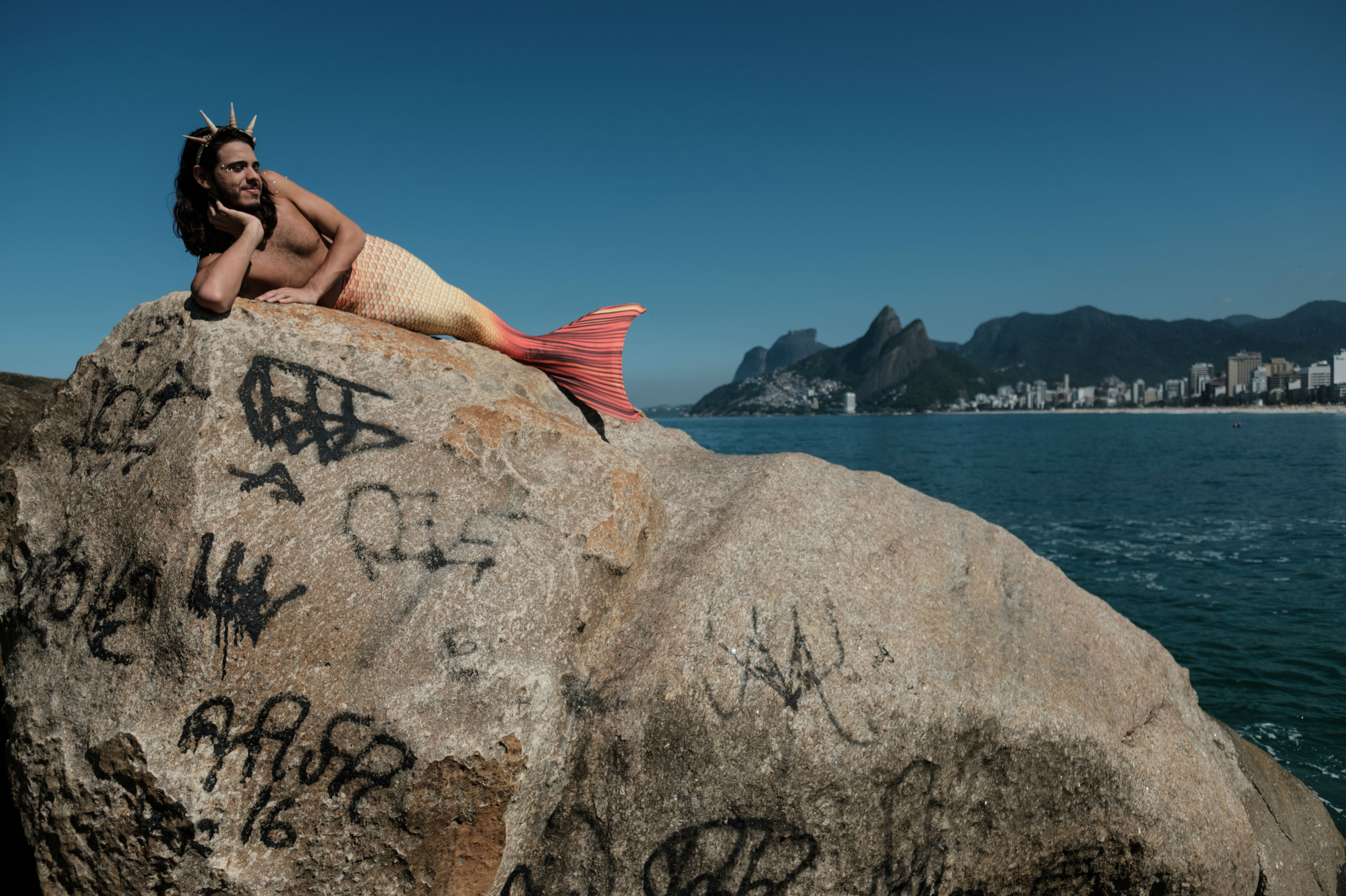 Davi Sereio, el “sireno” que nada en las aguas de Brasil