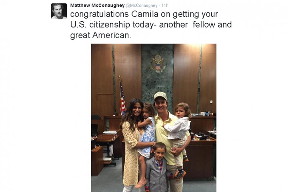 Esposa de Matthew McConaughey ya es ciudadana estadounidense
