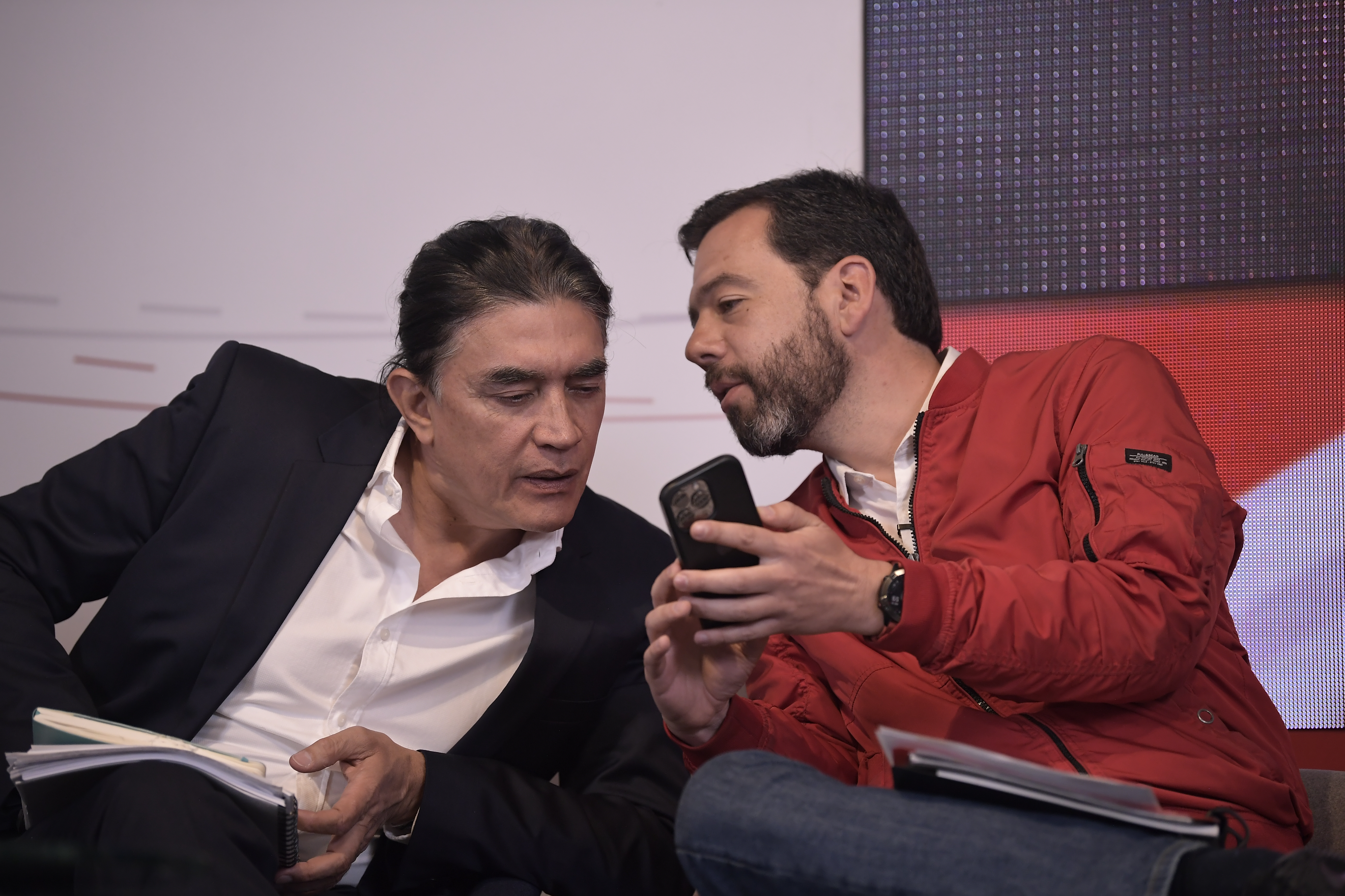 Carlos Fernando Galán acaricia el triunfo en primera vuelta en Bogotá: Invamer