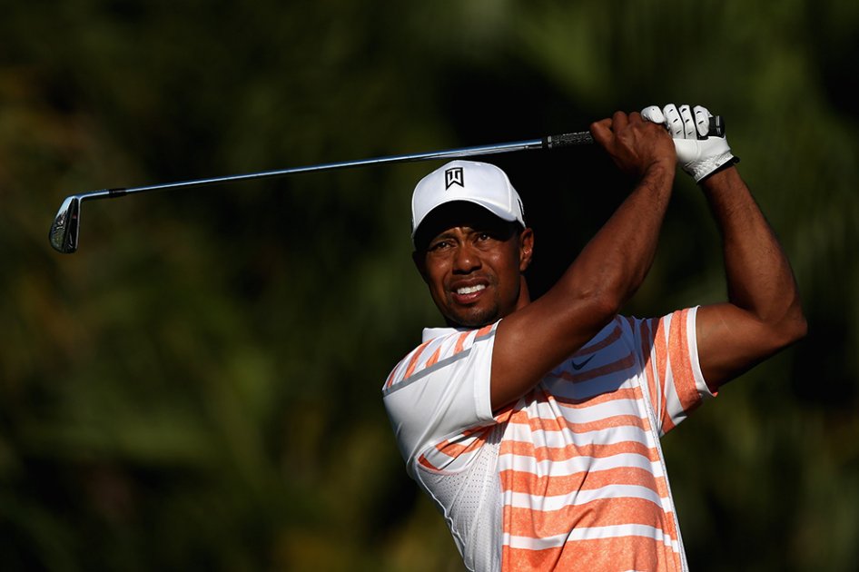 Tiger Woods ruge alto y asume la punta del torneo de El Doral