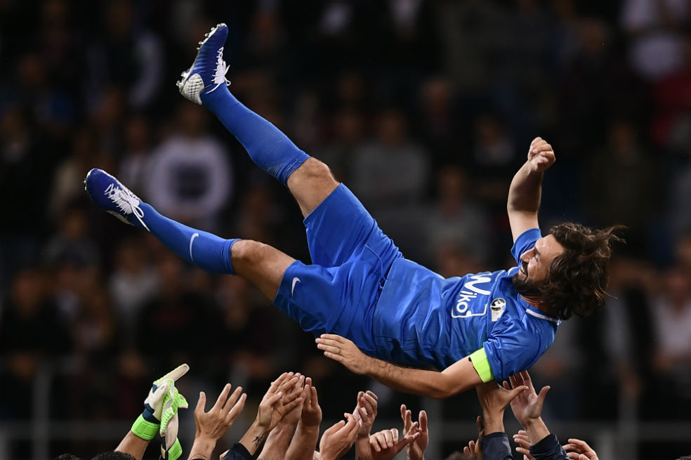 Andrea Pirlo se despide del fútbol rodeado de estrellas en Milán
