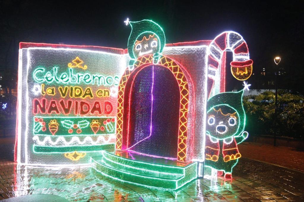 El alumbrado utilizará una decoración con 26 mil figuras, 8 millones de bombillas LED, 6 toneladas de papel metalizado y 680 kilómetros de manguera luminosa LED .