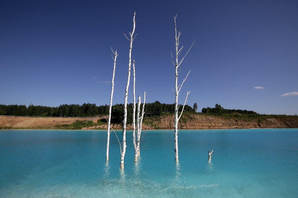 En fotos: el lago contaminado en Siberia que se convirtió en imán turístico