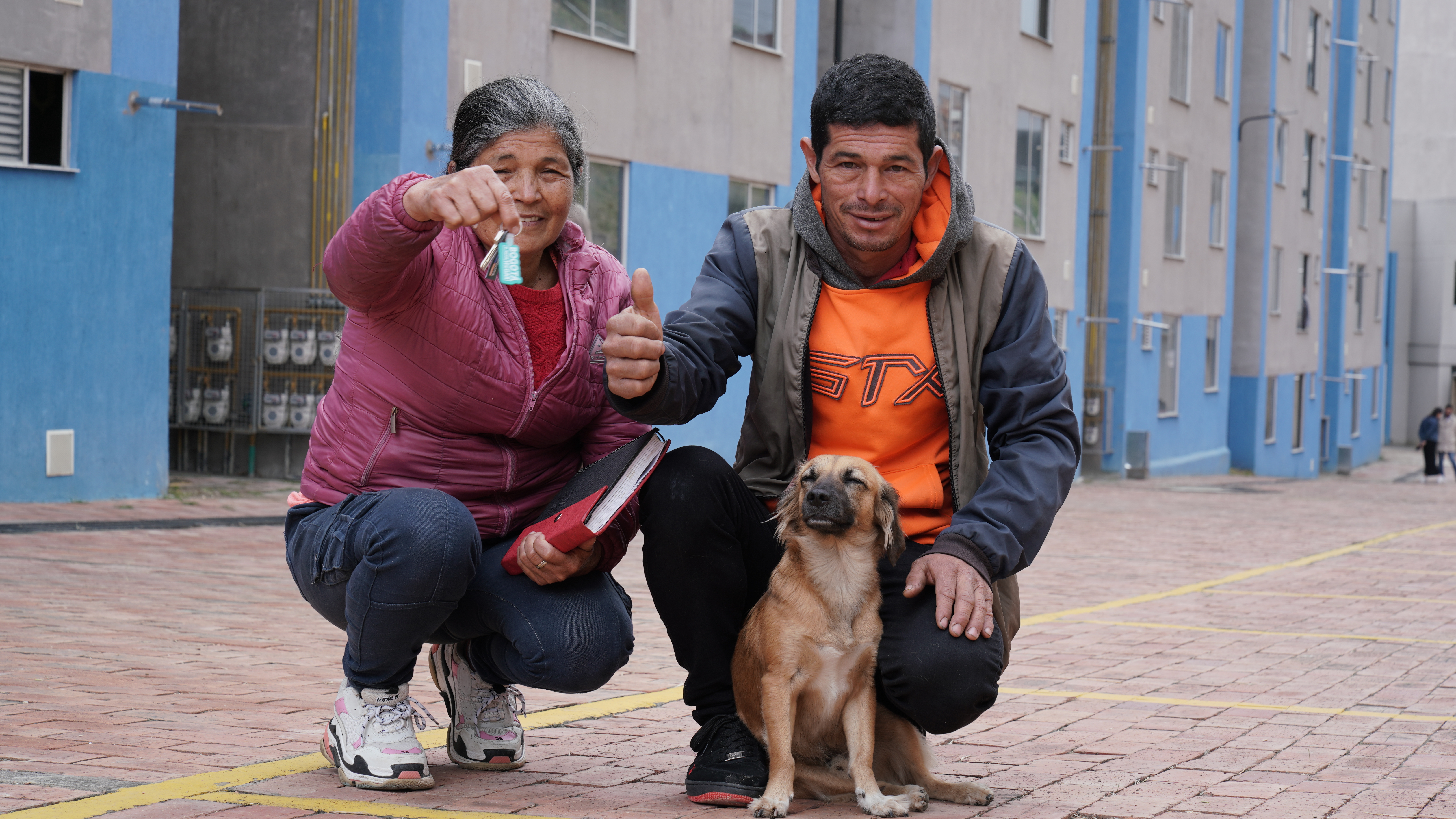 Entregan 23 viviendas en Usme a mujeres cuidadoras de adultos mayores, niñas y niños