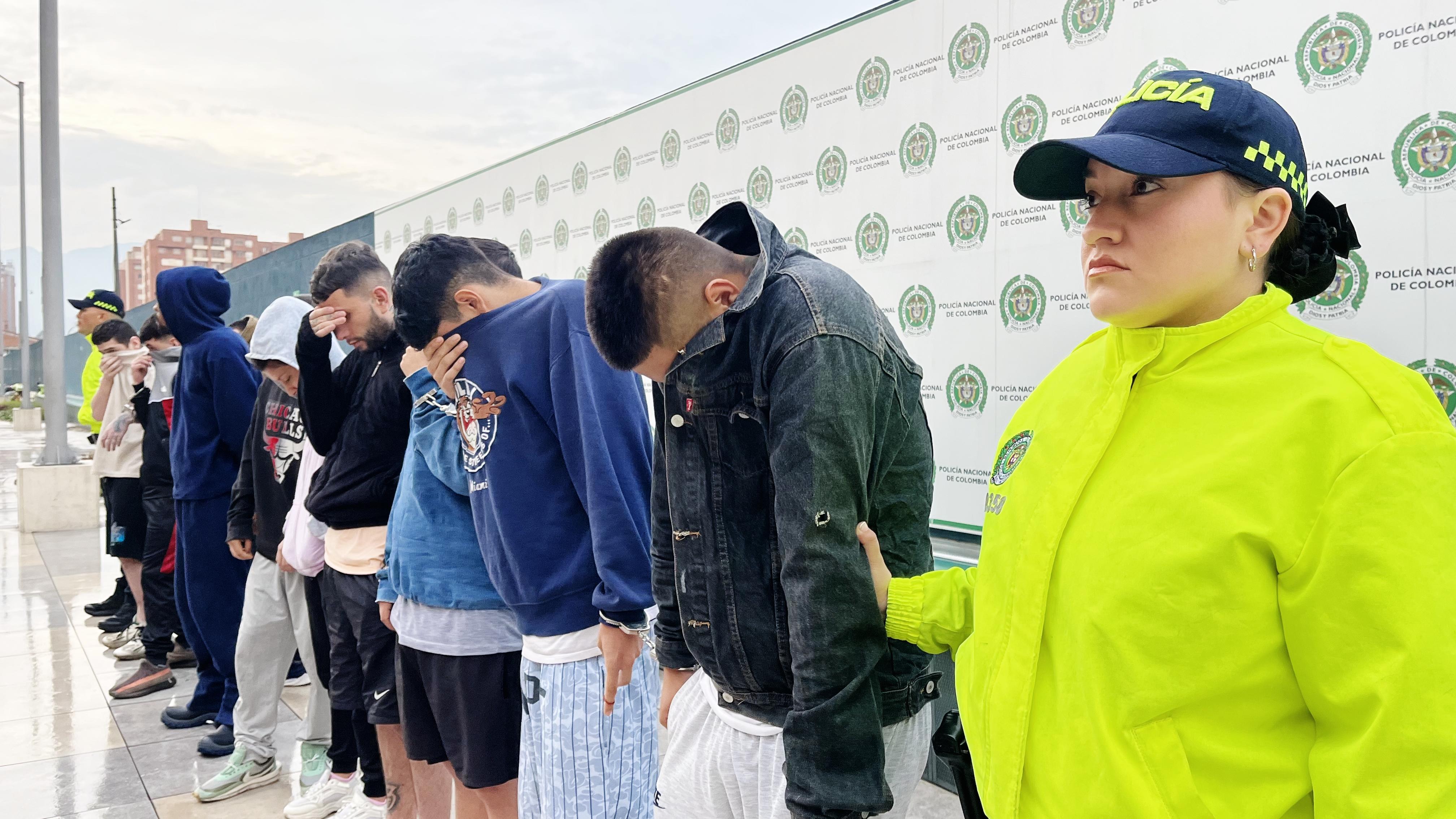 Desmantelan banda que robó más 15 vehículos de alta gama: 11 personas a la cárcel