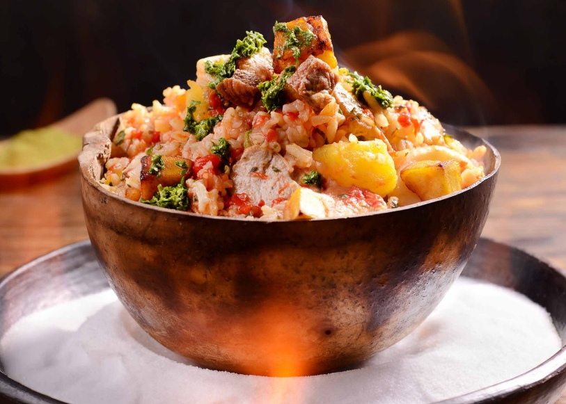 Arroz atollado con chimichurri de coca