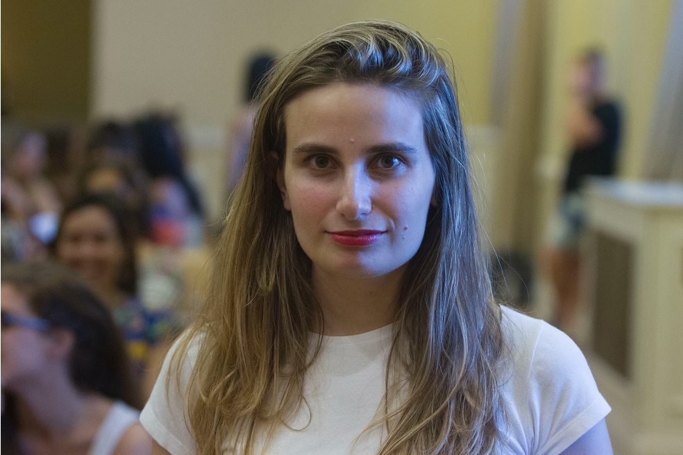 Tamara Tenenbaum es licenciada en Filosofía de la Universidad de Buenos Aires, donde también ejerce como profesora.