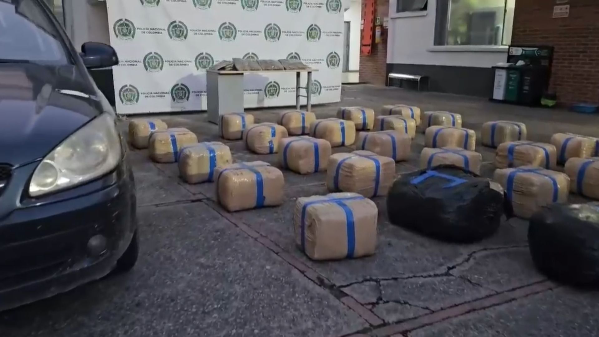 Encuentran 300 kilos de marihuana ocultos en un parqueadero del SITP, esto se sabe