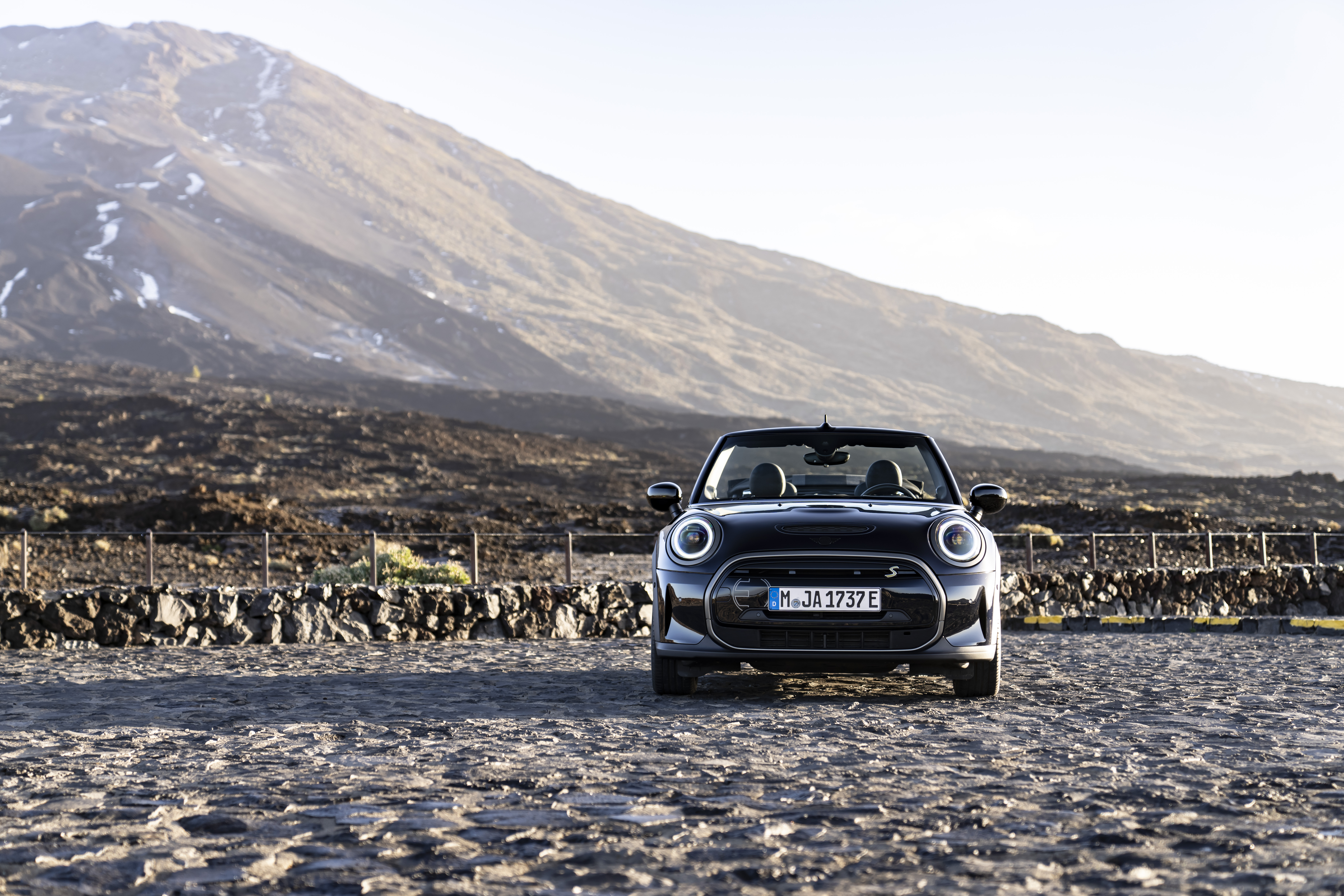 El Mini Cooper SE cero emisiones ofrece hasta 201 kilómetros de autonomía por carga completa de batería.