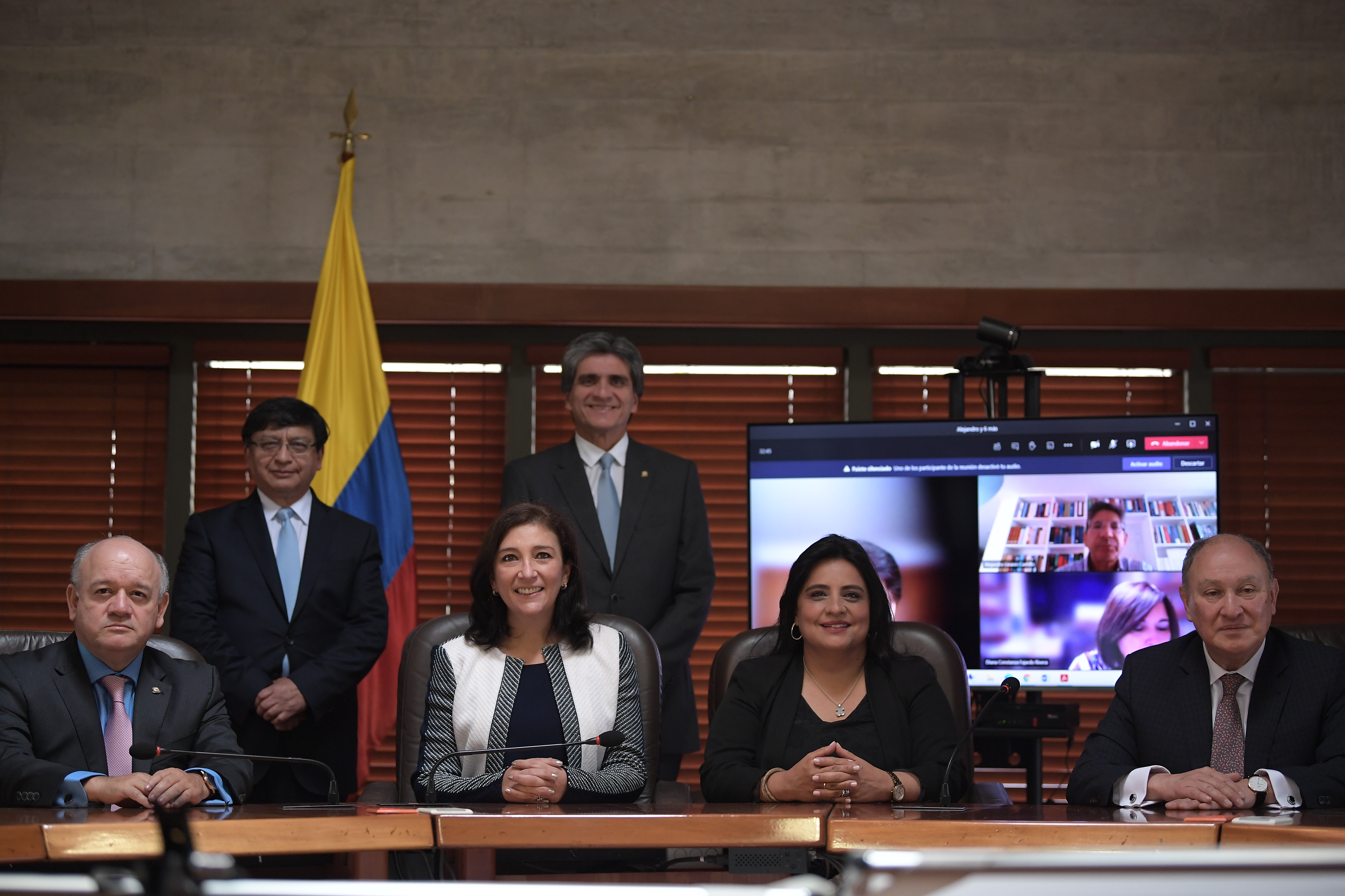 Magistrados de La Corte Constitucional durante sala plena, donde estaban presentes los siguientes magistrados y magistradas: Antonio José Lizarazo, José Fernando Reyes, Alberto Rojas Ríos, Gloria Stella Ortiz, Paola Meneses Mosquera y Jorge Enrique Ibáñez.