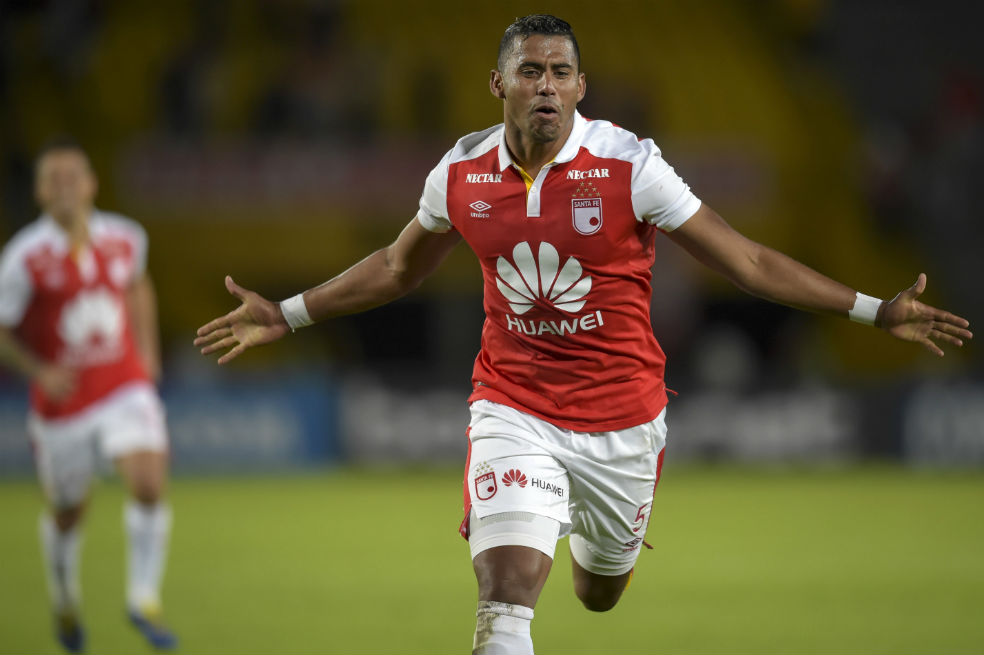Henao volvió a marcar luego de un año sin hacerlo con la camiseta del equipo rojo de Bogotá. / AFP