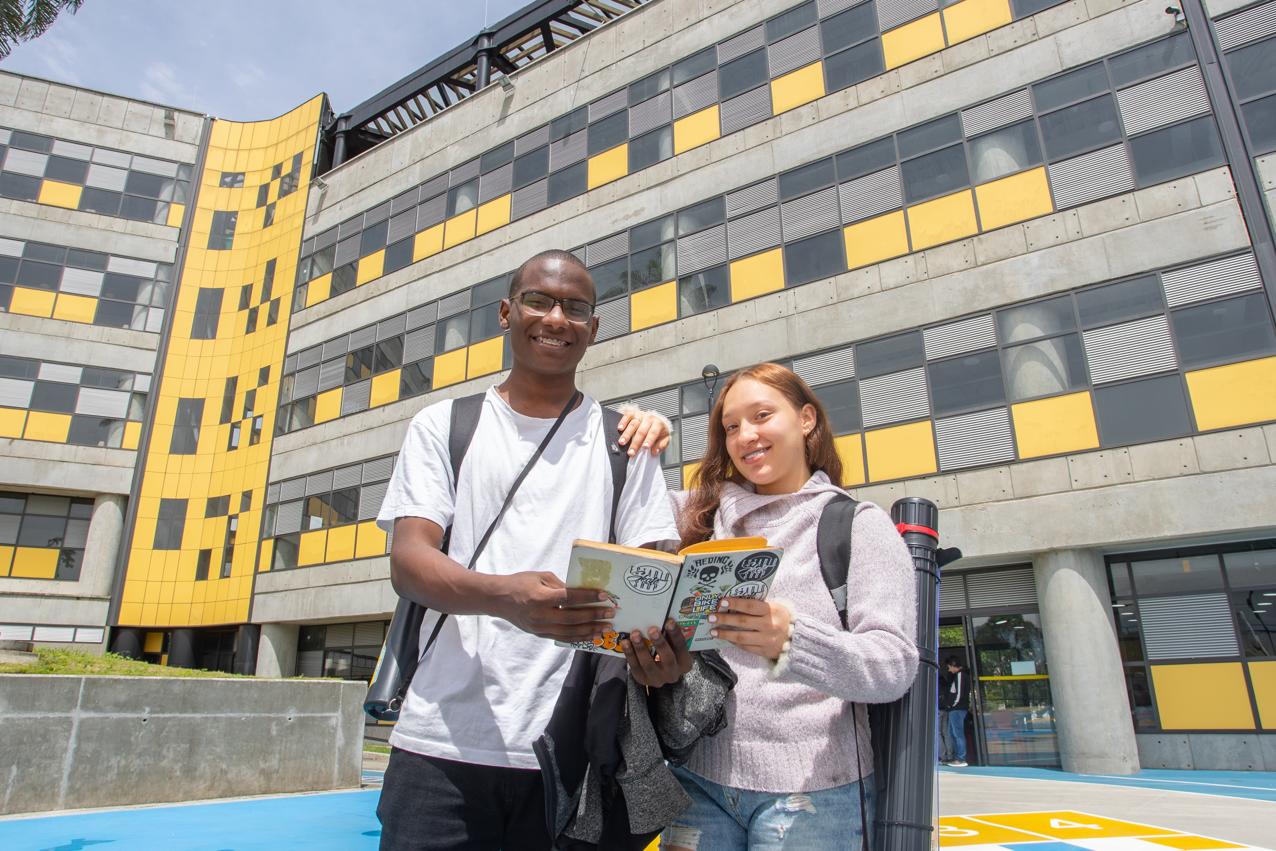 La transformación educativa en Medellín avanza con matrícula cero y tecnología