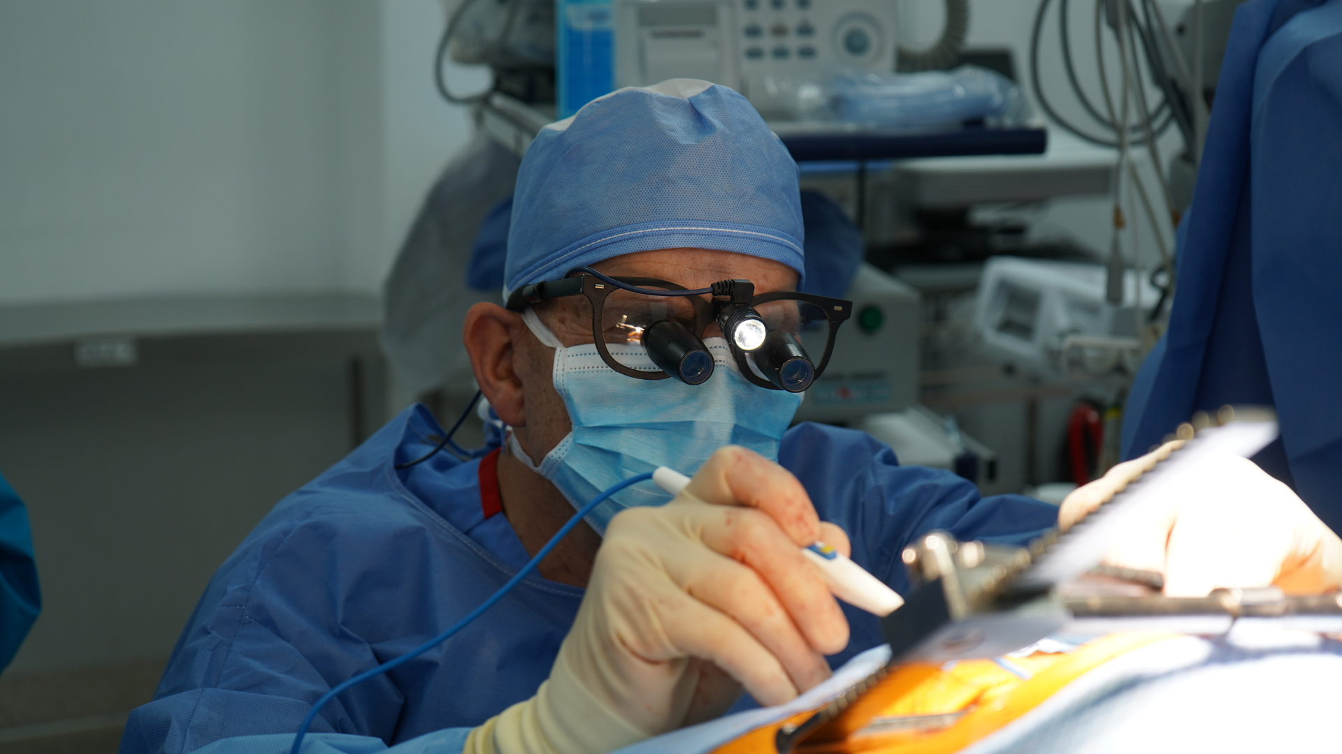 Dr. Jaime Camacho, líder de cirugía cardiovascular