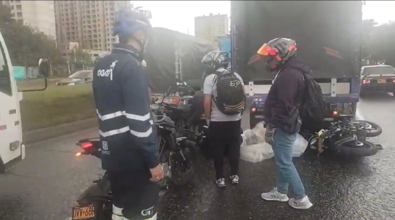 Movilidad: Choque entre camión y motociclista afecta la Av. Cali en Kennedy