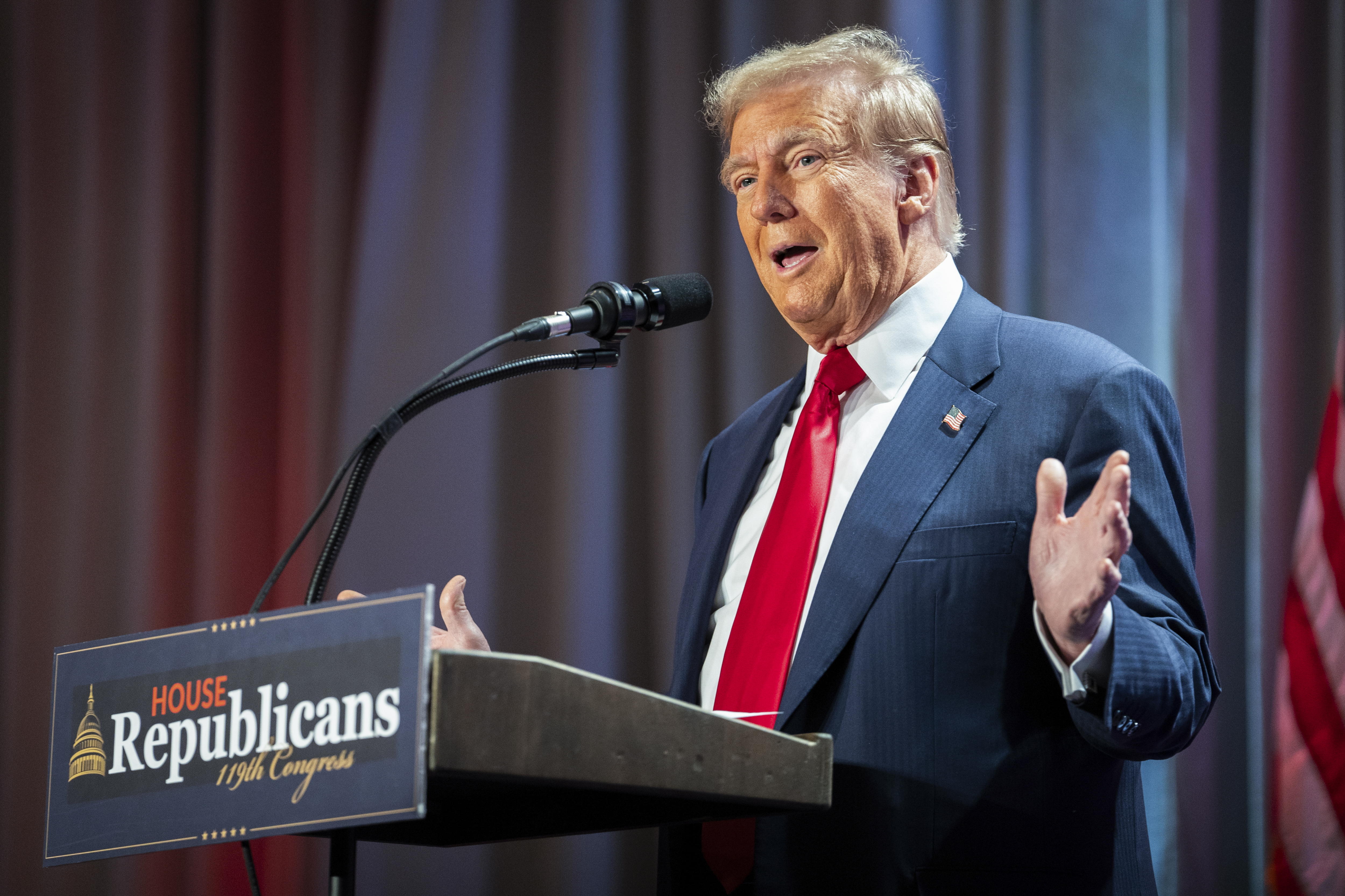 Washington (United States), 13/11/2024.- US President-elect Donald Trump speaks during a meeting with House Republicans at the Hyatt Regency hotel in Washington, DC, USA, 13 November 2024. EFE/EPA/ALLISON ROBBERT / POOL