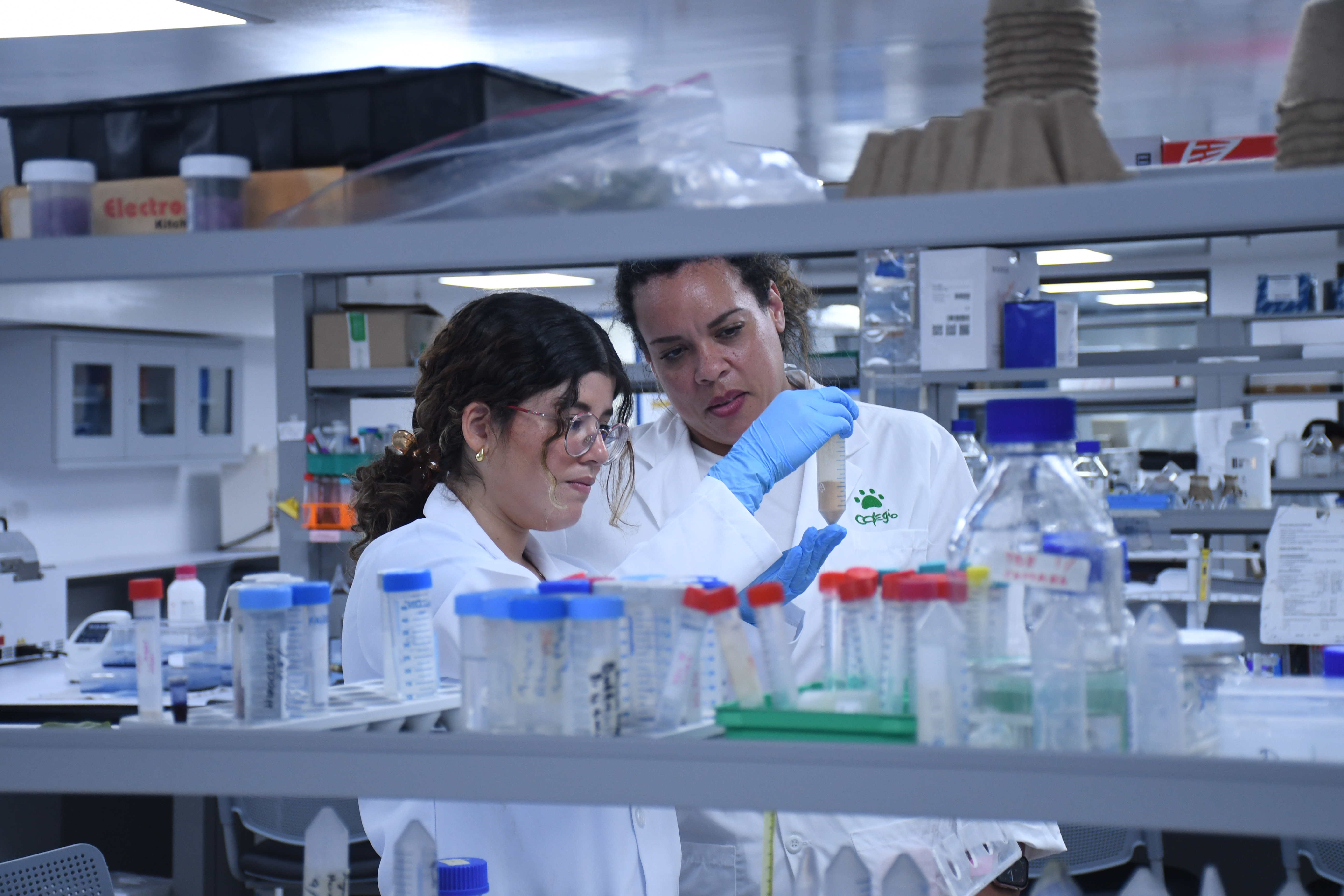 Unisimón presenta dos nuevos doctorados: Virología e Inteligencia Artificial