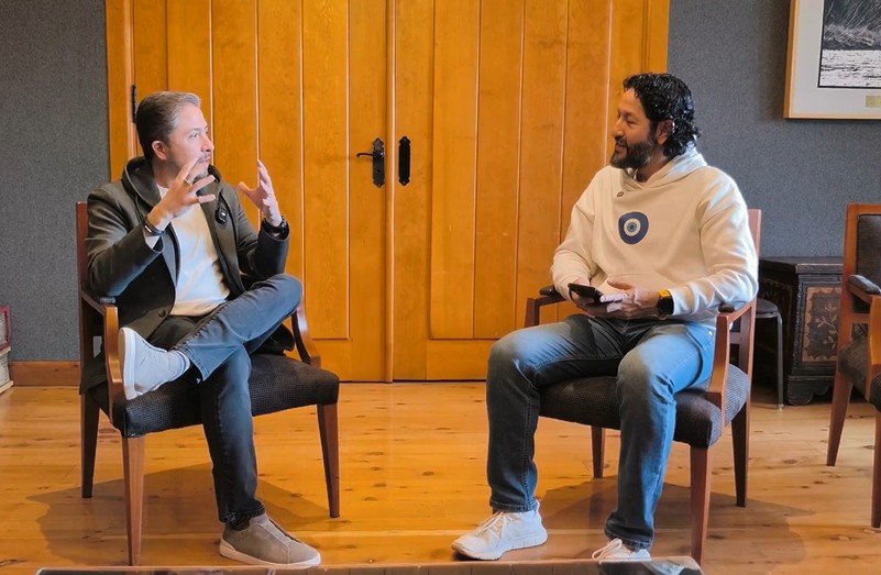 Rubén Castaño, VP de Diseño, Marca & Experiencia del consumidor para Motorola Mobility; durante la entrevista con Edwin Bohórquez Aya, gerente digital de El Espectador.