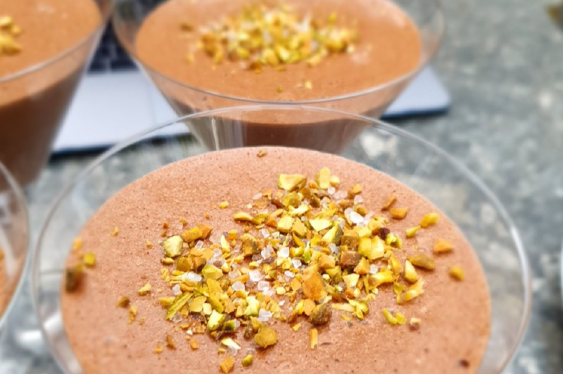 Receta para preparar mousse de chocolate al aceite de olivas virgen extra y sal de mar