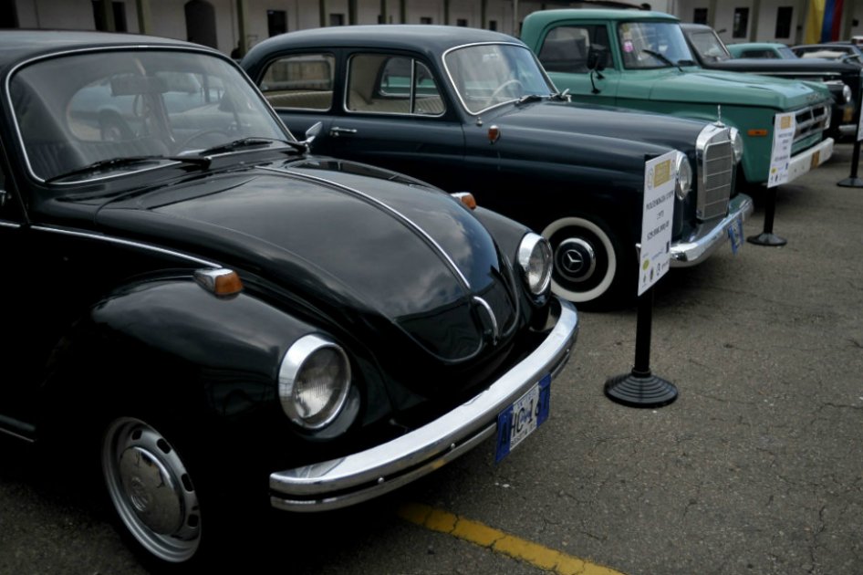 Subasta de autos antiguos en apoyo a soldados y policías heridos en combate