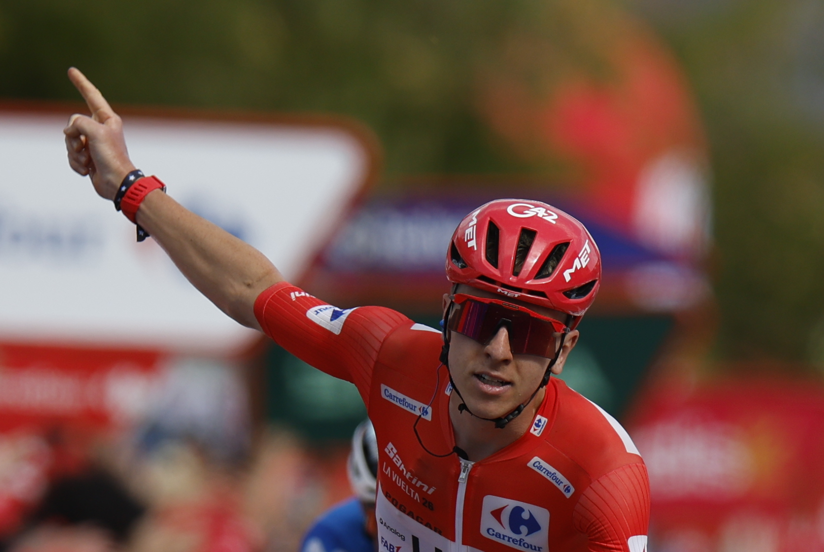 Este es el reporte médico oficial de Tadej Pogacar tras su retiro de La Vuelta a España 2026