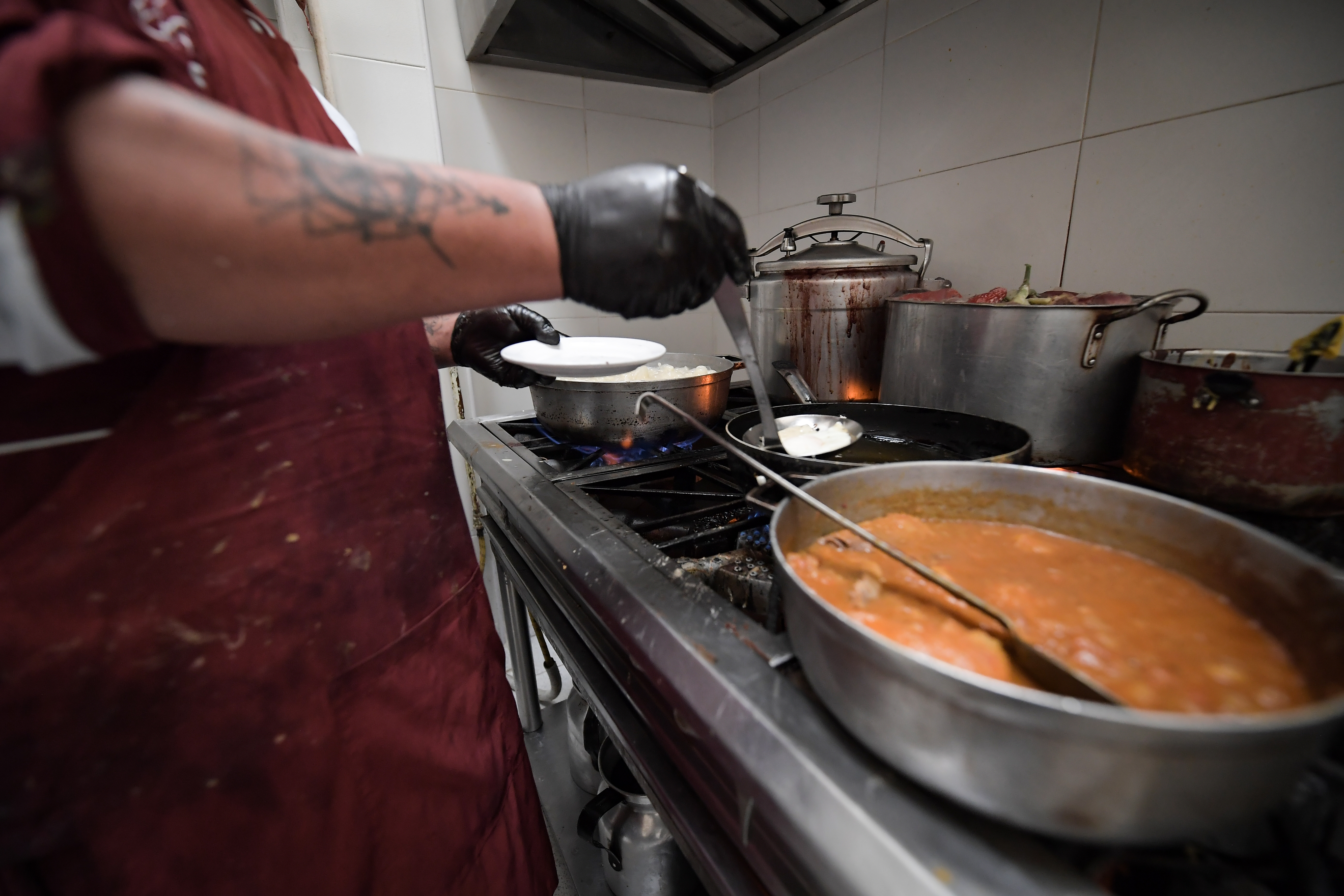 Cocina de restaurante que hace parte de los nuevos afectados por el alza en la factura de Gas Natural Vanti