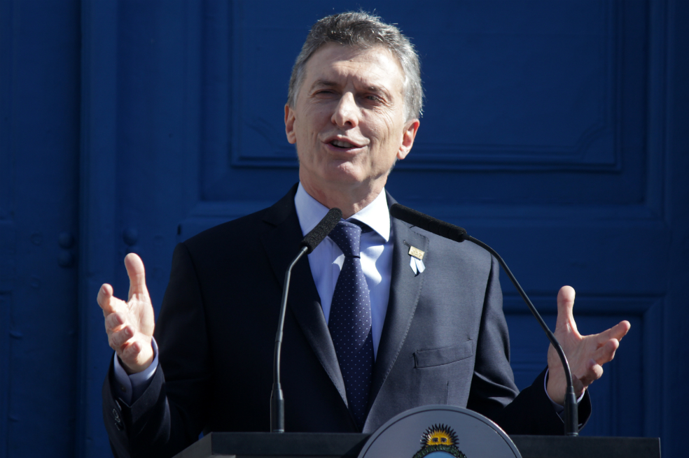 Gobierno busca salida a conflicto por deuda a una empresa del padre de Macri