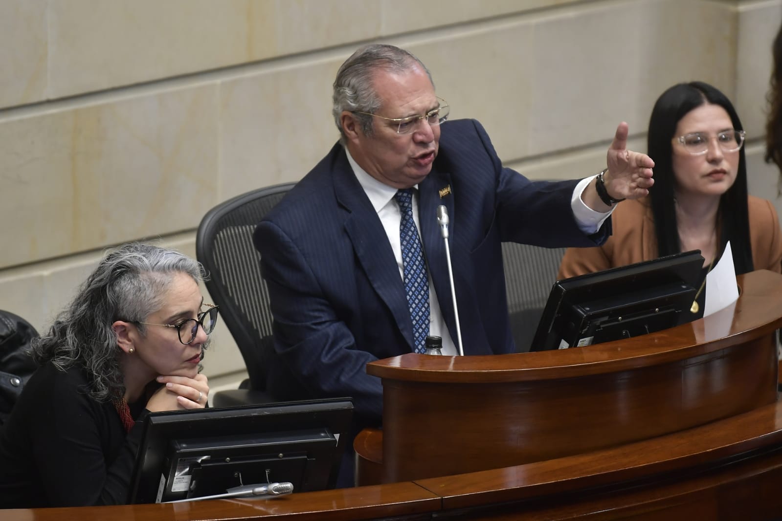 49 senadores le pidieron a Name sesionar en Semana Santa para destrabar reformas