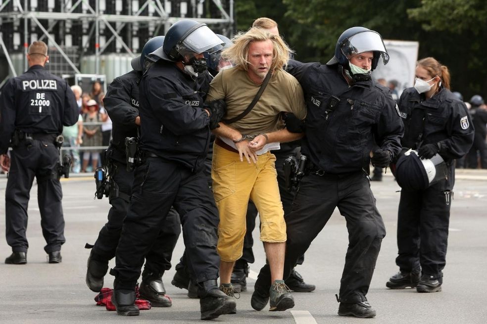 El movimiento contra los tapabocas se radicaliza en Alemania