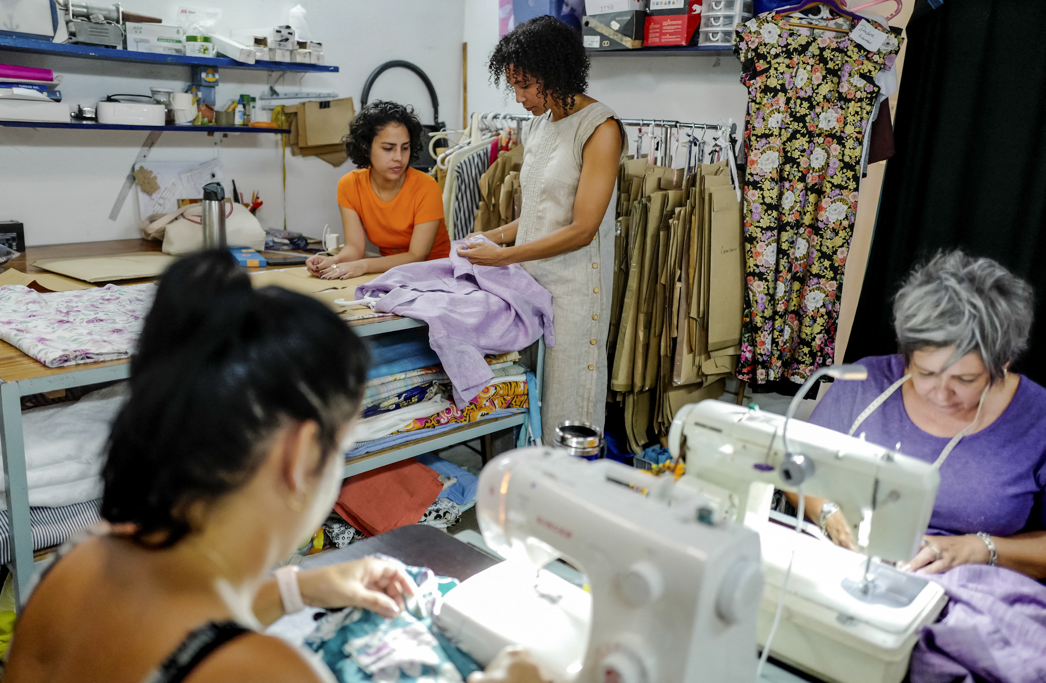 ¿Eres emprendedora en una zona rural? Esta convocatoria te puede interesar