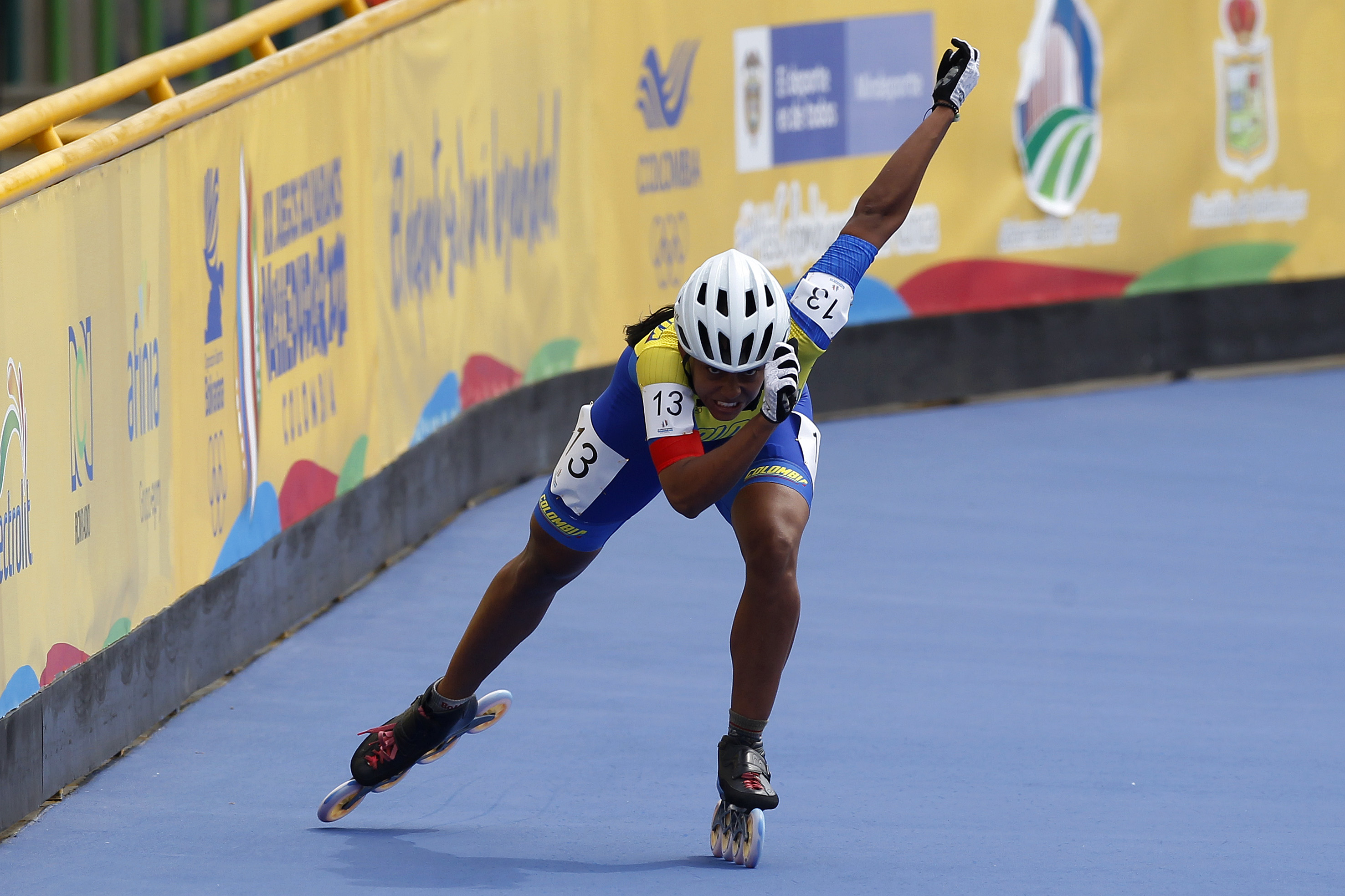 MED121. VALLEDUPAR (COLOMBIA), 25/06/2022.- La colombiana María Fernanda Timms compite en la prueba 200mt patinaje velocidad femenina hoy, en los XIX Juegos Bolivarianos en Valledupar (Colombia). EFE/Luis Eduardo Noriega A.