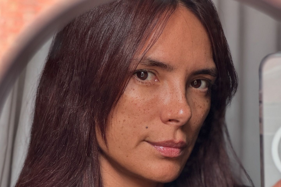 La actriz colombiana Viña Machado debuta en la poesía con “La calma del volcán”