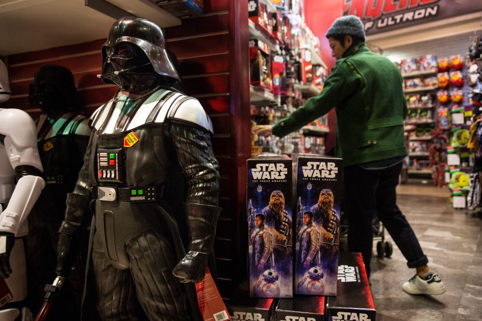 Recaudan medio millón de dólares en subasta de Star Wars