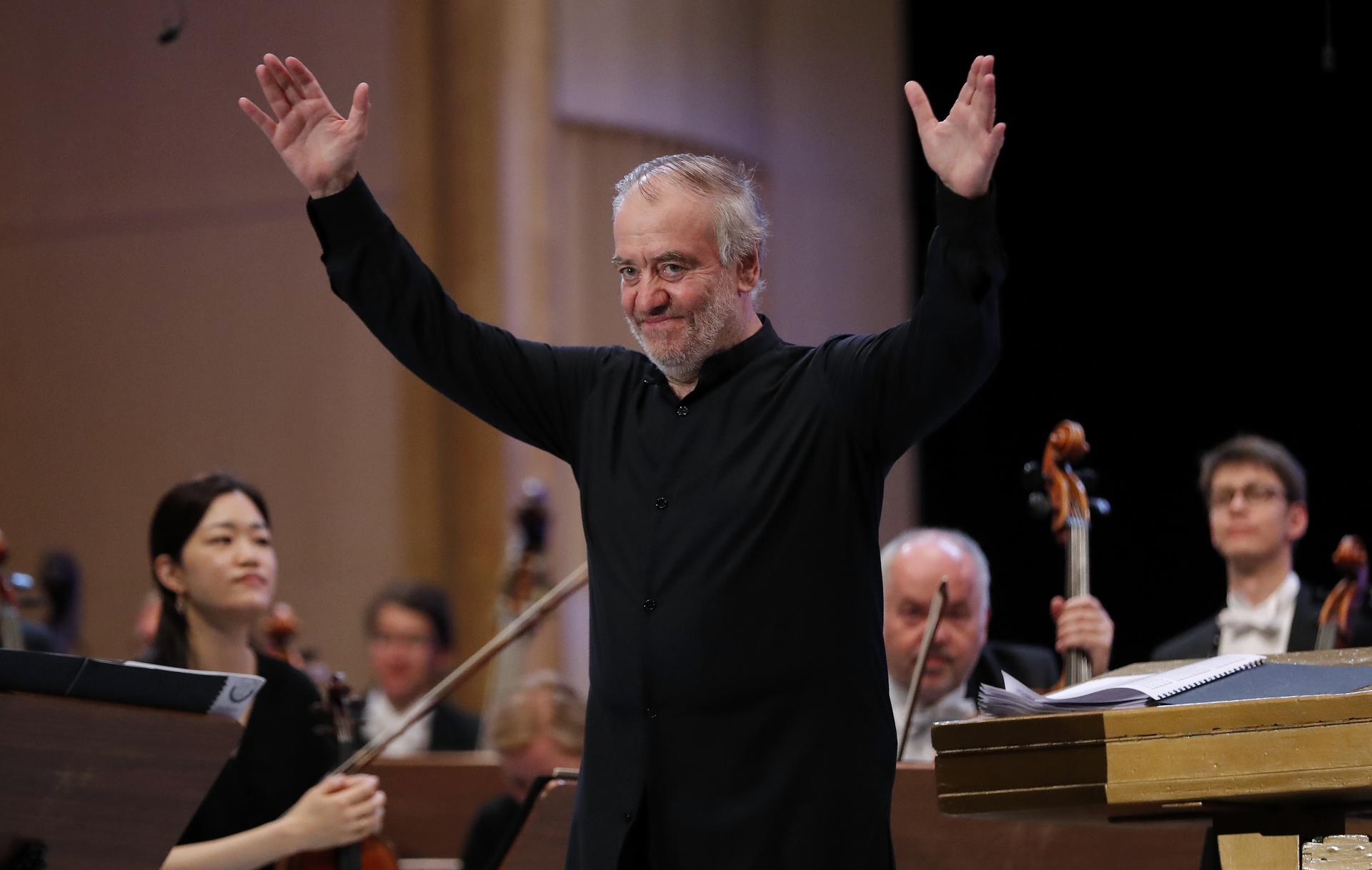 Intelectuales piden cancelar concierto de Guérguiyev en Italia por apoyo a Putin