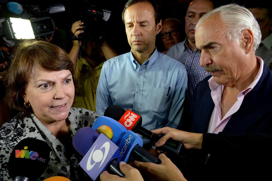 La esposa de alcalde mayor de Caracas, Antonio Ledezma y los expresidentes de Colombia y Bolivia, Andrés Pastrana y Jorge Quiroga. / AFP