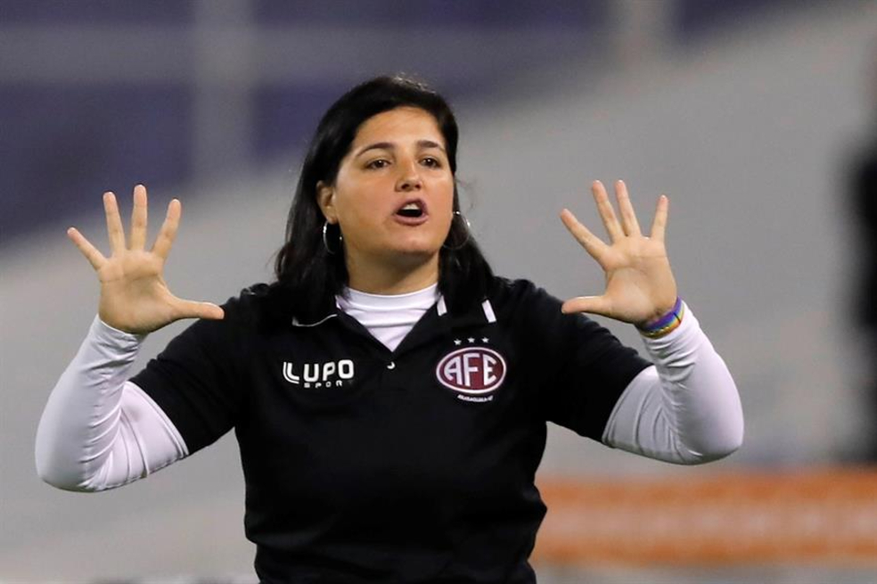 La historia de Lindsay Camila, la primera DT en ganar la Libertadores